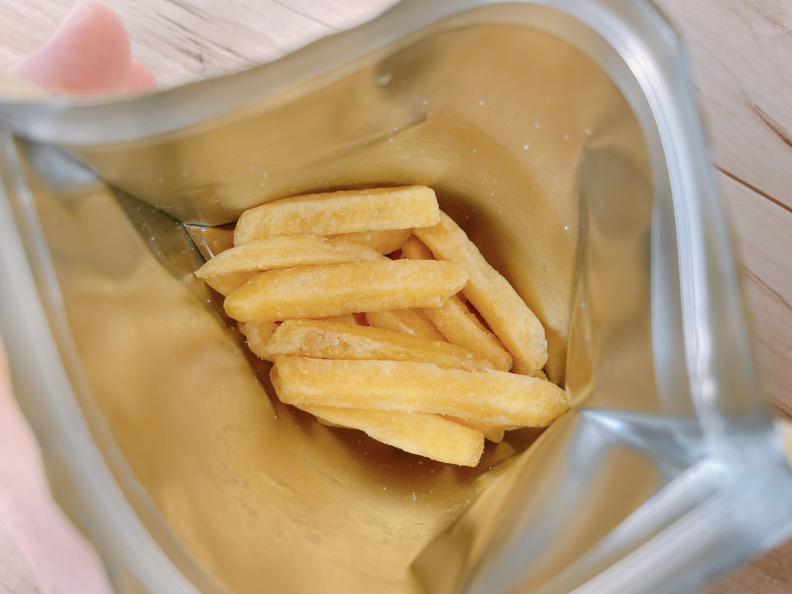 じゃがビーのバター味は真っ黄色