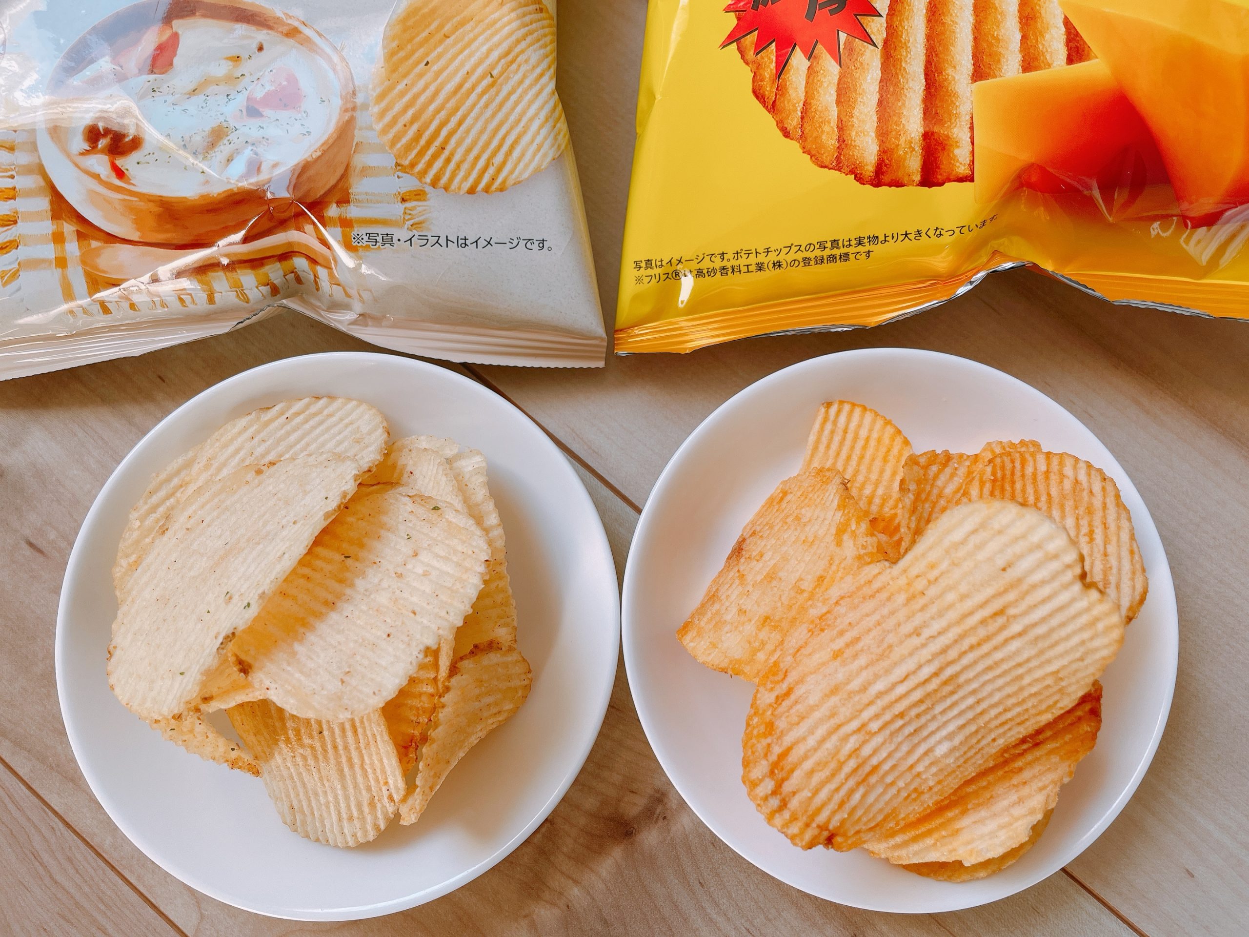 クリームシチューとチェダーチーズのポテトチップスの組み合わせは、食感もがちゃがちゃする