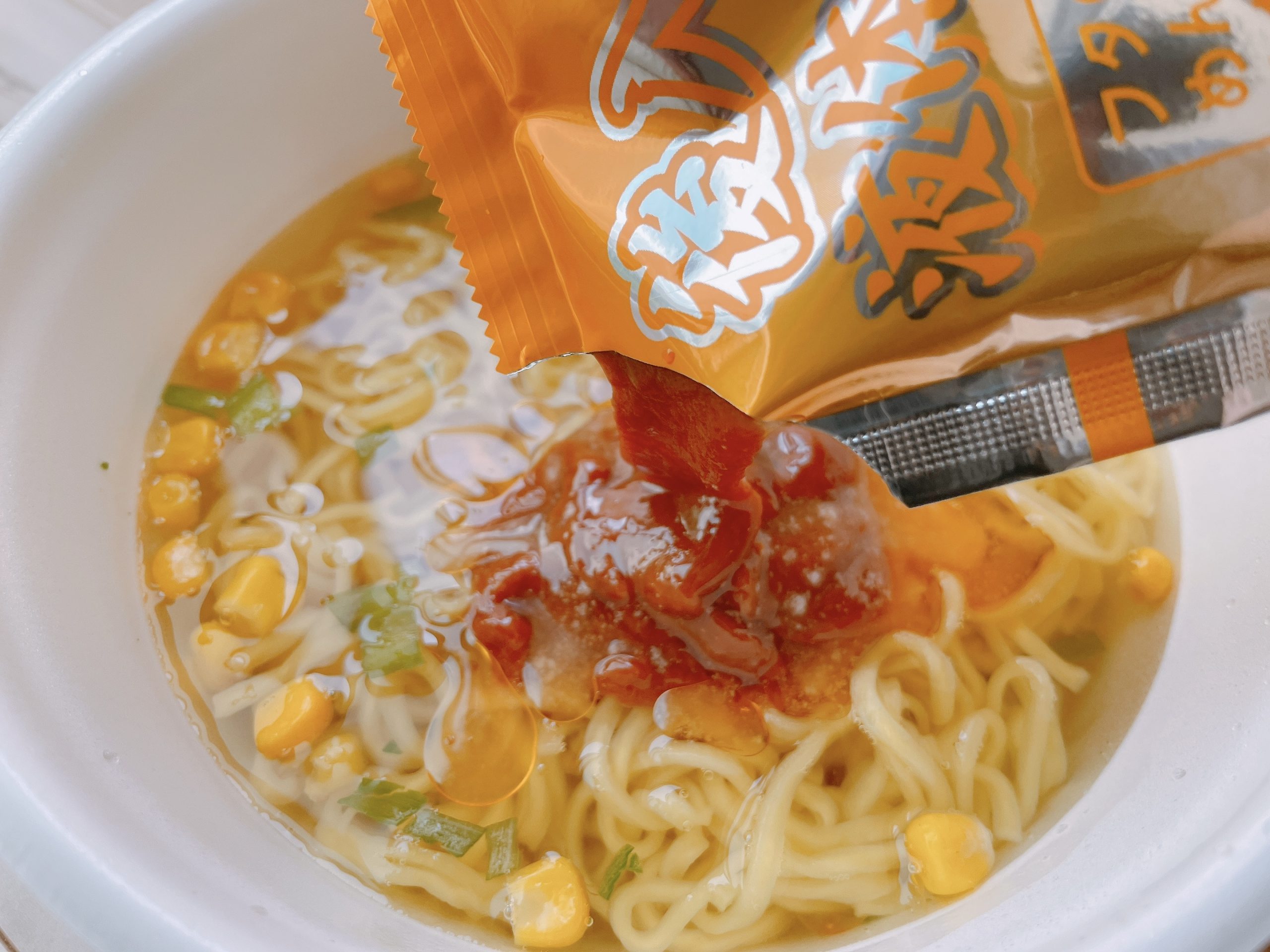 ニュータッチ 凄麺札幌 濃厚味噌ラーメンの後入れ液体スープ
