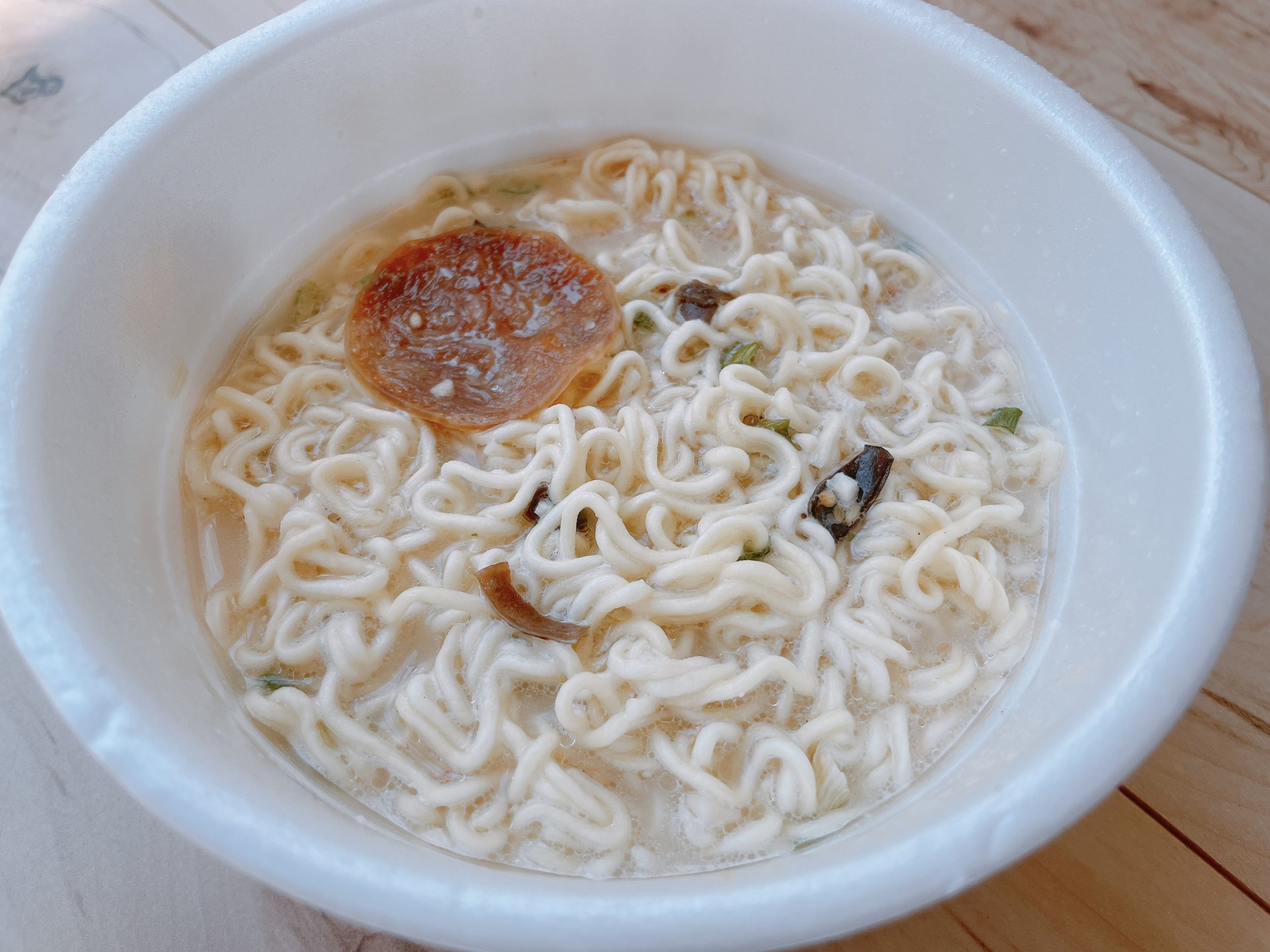 炊き出し豚骨 久留米ラーメン 九州三宝堂のスープは、昔懐かしい味