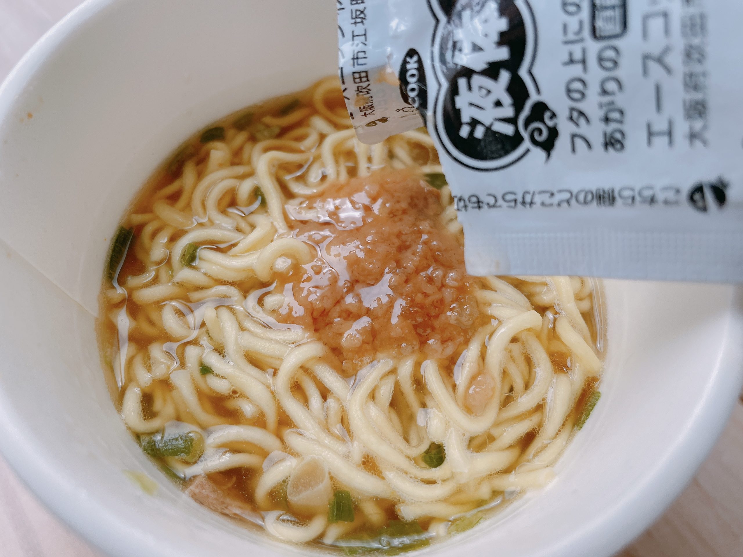 エースコック 飲み干す一杯 京都 背脂醤油ラーメンの、後入れ液体スープ