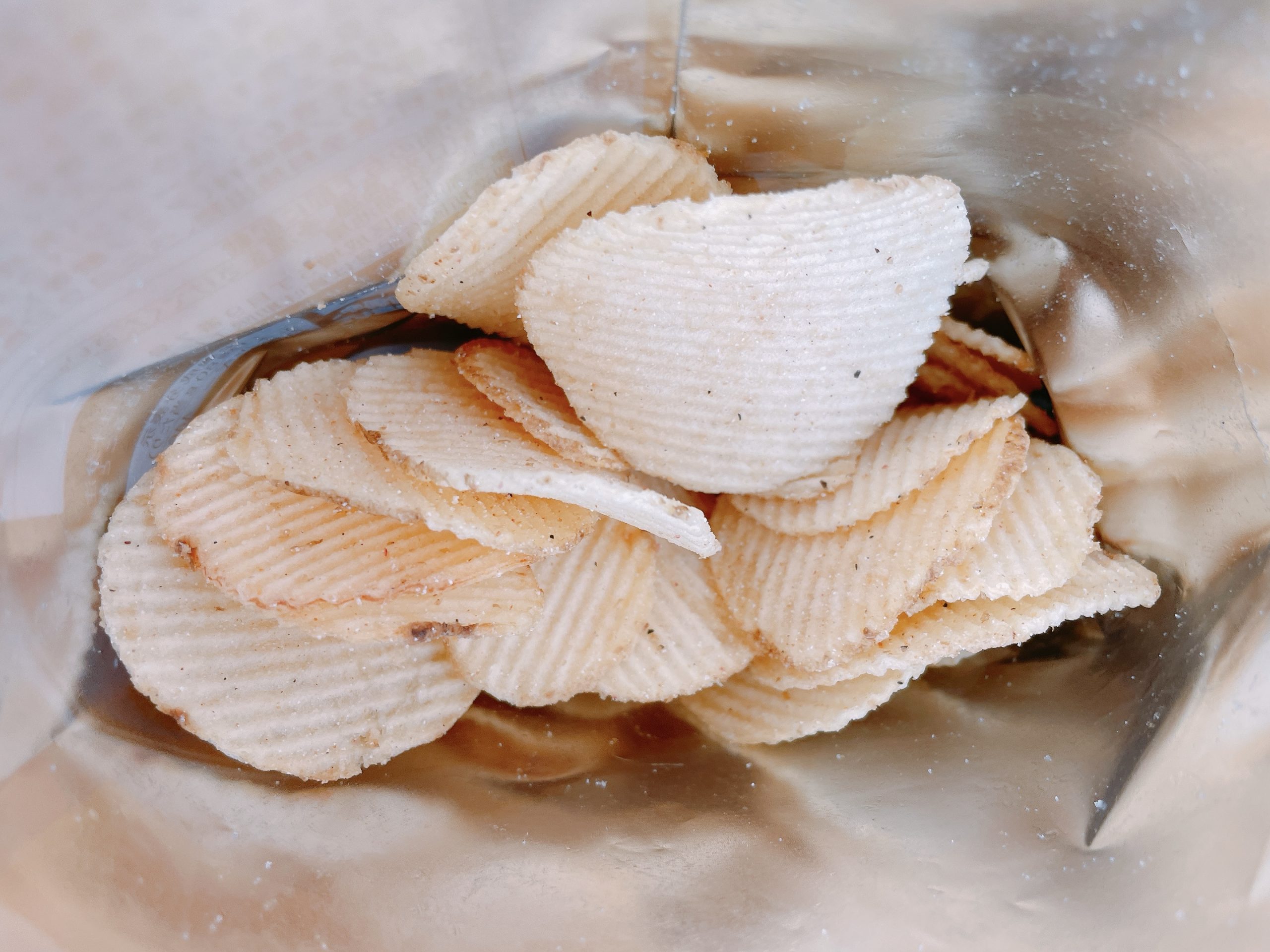 ストロング ポテトチップス 罪深カルボナーラの香りは、カルボナーラと同じです