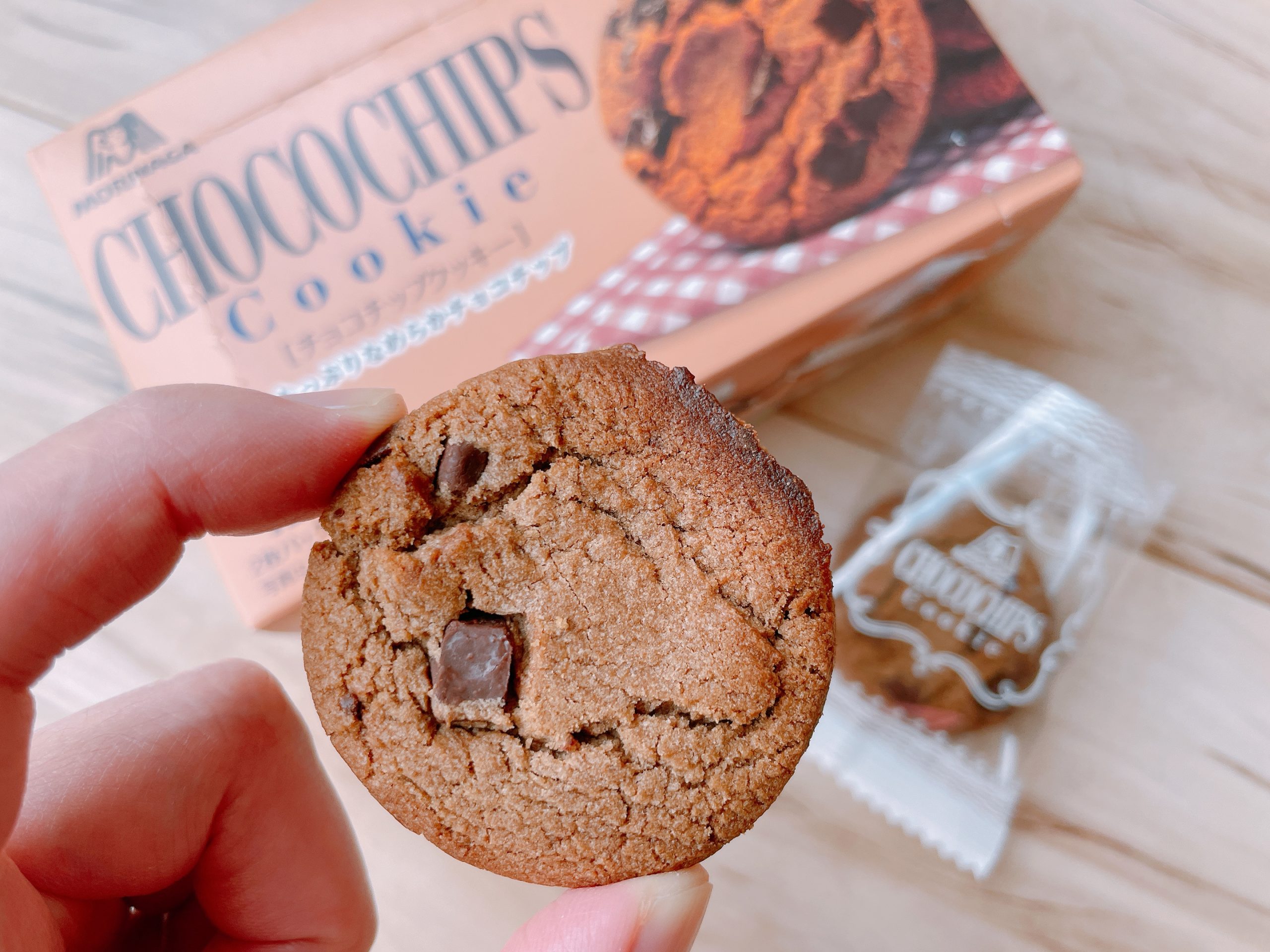 森永 チョコチップクッキーは、香ばしさが際立ち、甘さにコクのある香りです